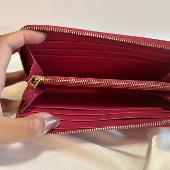 Prada Saffiano Zippy Compact Wallet EUC - Picture 9 of 15